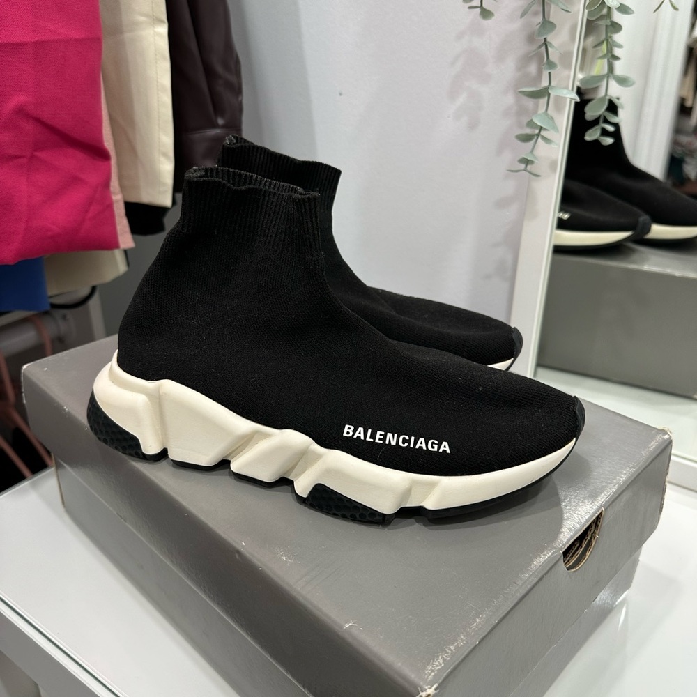 Balenciaga Black and White Speed Recycled Knit Sneakers - Picture 2 of 7